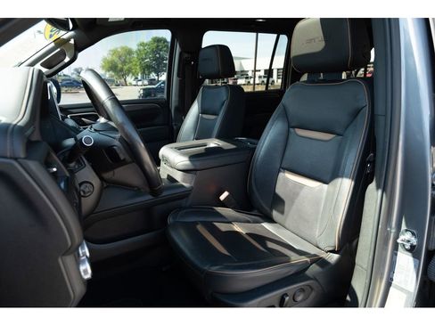 Used 2022 GMC Yukon XL AT4 AWD/4WD image 12