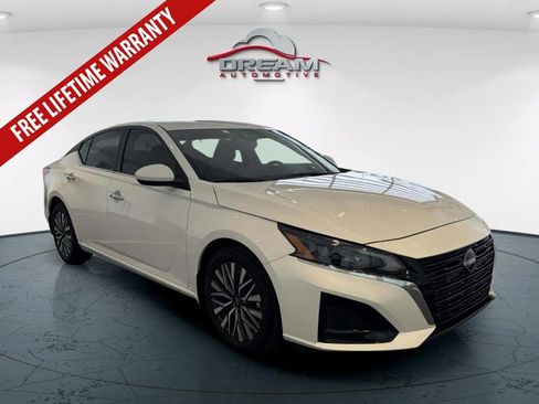 Used 2024 Nissan Altima 2.5 SV w/ SV Premium Package FWD image 1