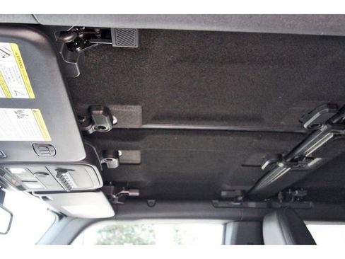 Used 2023 Ford Bronco Wildtrak AWD/4WD image 28