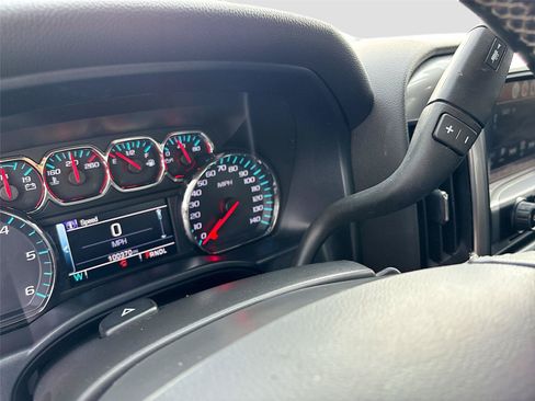 Used 2018 Chevrolet Silverado 1500 LT RWD image 16
