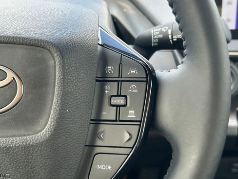Used 2023 Toyota Prius XLE FWD image 37