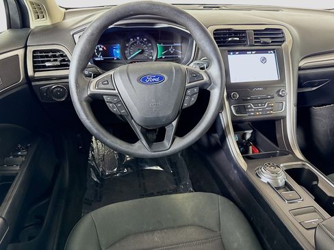 Used 2019 Ford Fusion SE image 17