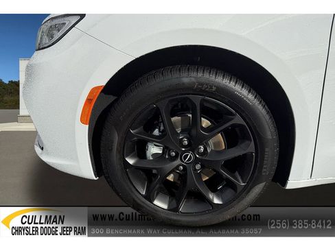New 2026 Chrysler Pacifica Limited w/ S Appearance Package image 10