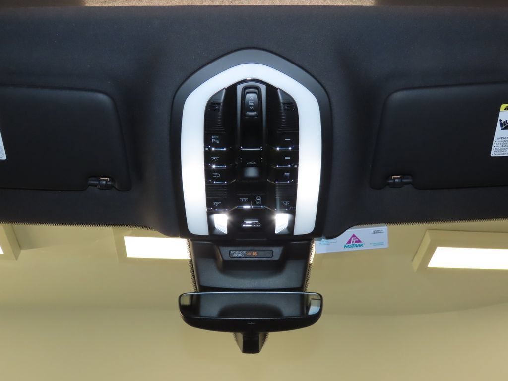 Used 2021 Porsche Macan S AWD/4WD image 32