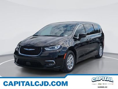 New 2026 Chrysler Pacifica Select