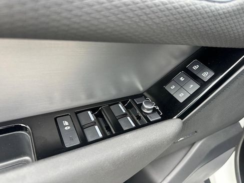 Used 2023 Land Rover Range Rover Velar R-Dynamic S image 18