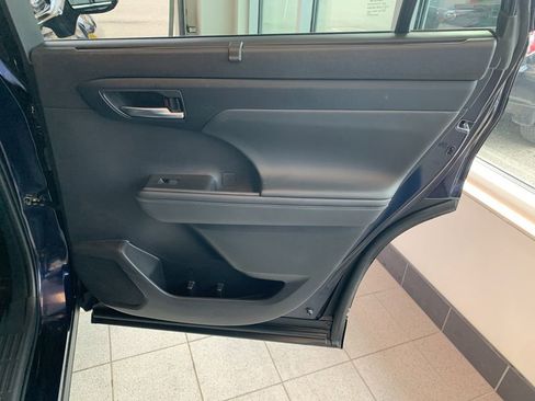 Used 2022 Toyota Highlander XLE image 21