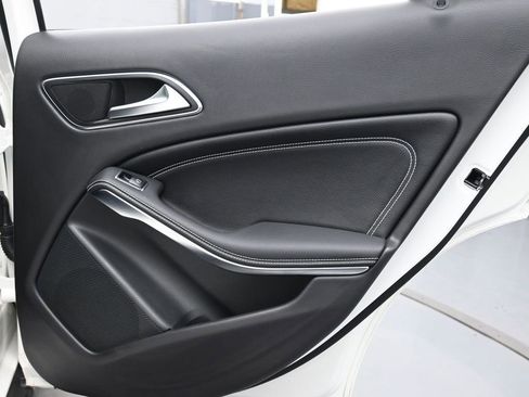 Used 2019 Mercedes-Benz GLA 250 4MATIC w/ Premium Package image 23