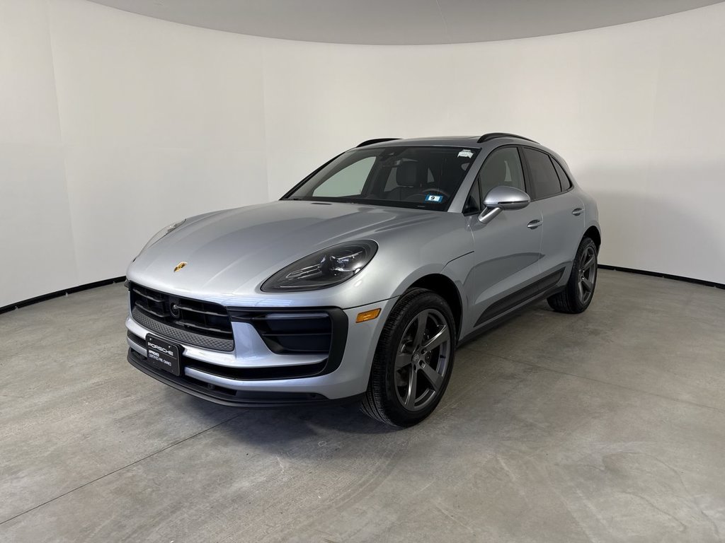 Certified 2025 Porsche Macan AWD/4WD image 1