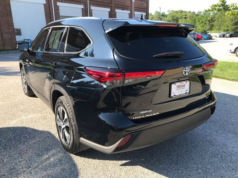 Certified 2020 Toyota Highlander XLE AWD/4WD image 6
