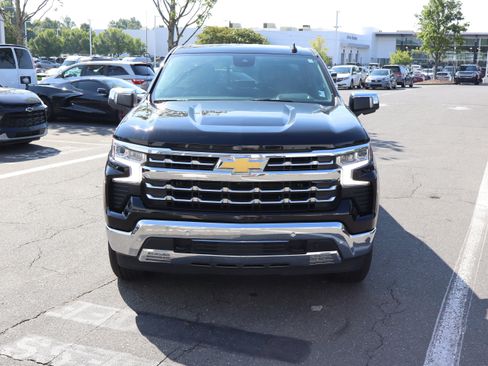 Used 2025 Chevrolet Silverado 1500 LTZ w/ LTZ Convenience Package II AWD/4WD image 15