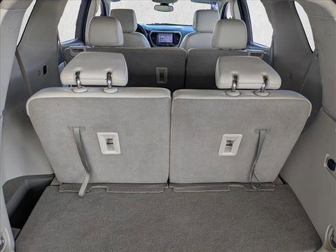 Used 2023 GMC Acadia Denali image 6