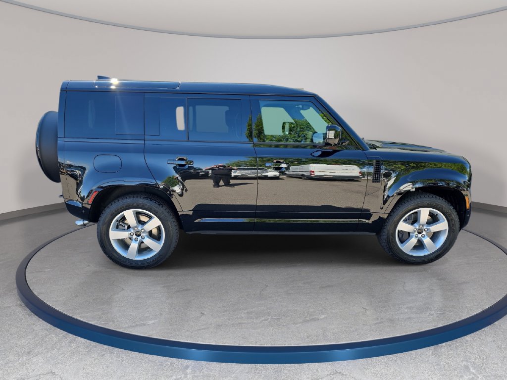 New 2026 Land Rover Defender 110 X-Dynamic SE AWD/4WD image 4