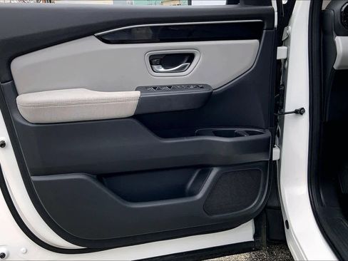 Used 2023 Honda Pilot LX image 22