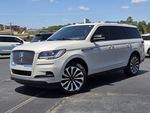 Used 2024 Lincoln Navigator Reserve AWD/4WD image 23