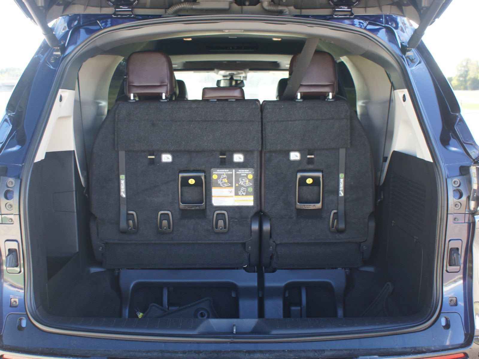 Used 2023 Toyota Sienna Platinum FWD image 20