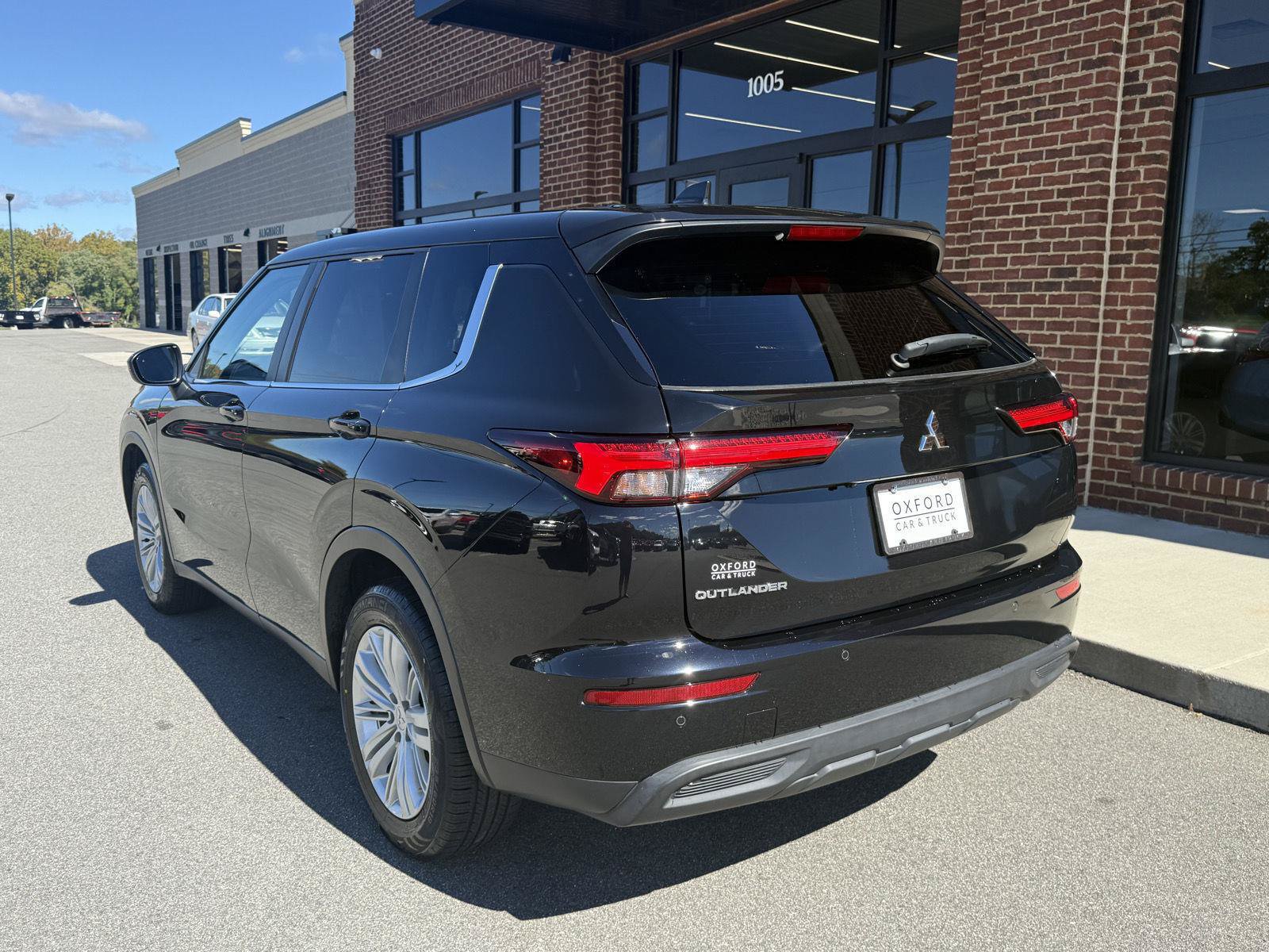 Used 2023 Mitsubishi Outlander ES FWD image 32