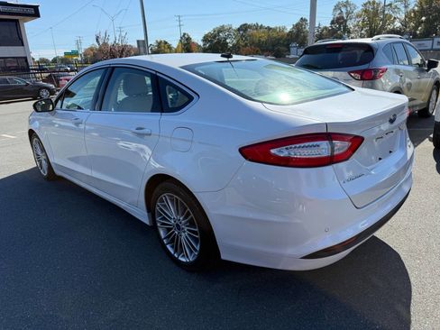Used 2015 Ford Fusion SE w/ Equipment Group 202A image 6