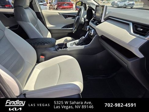 Used 2020 Toyota RAV4 Limited AWD/4WD image 19