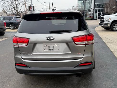 Used 2017 Kia Sorento L image 8