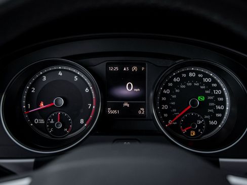 Used 2021 Volkswagen Atlas Cross Sport SE image 28