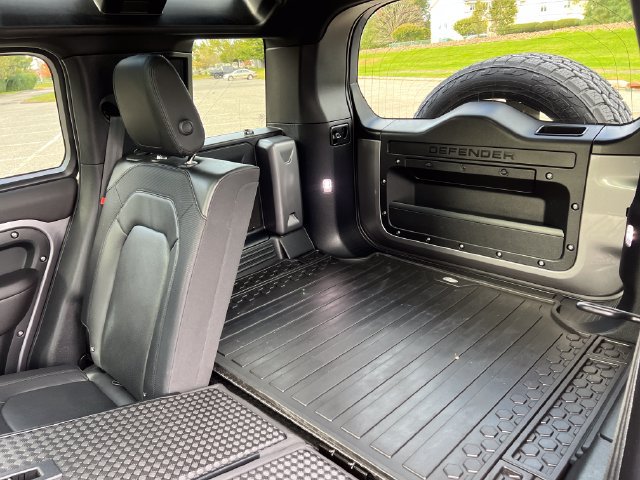 Used 2024 Land Rover Defender 110 X-Dynamic SE AWD/4WD image 27