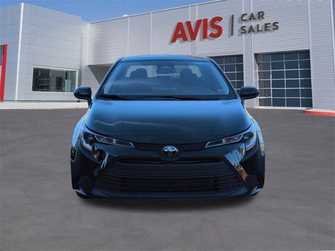 Used 2025 Toyota Corolla LE image 2