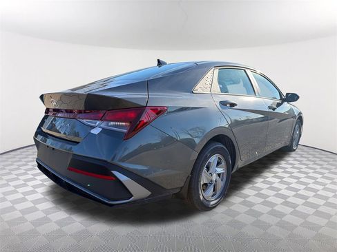 New 2026 Hyundai Elantra SE image 5
