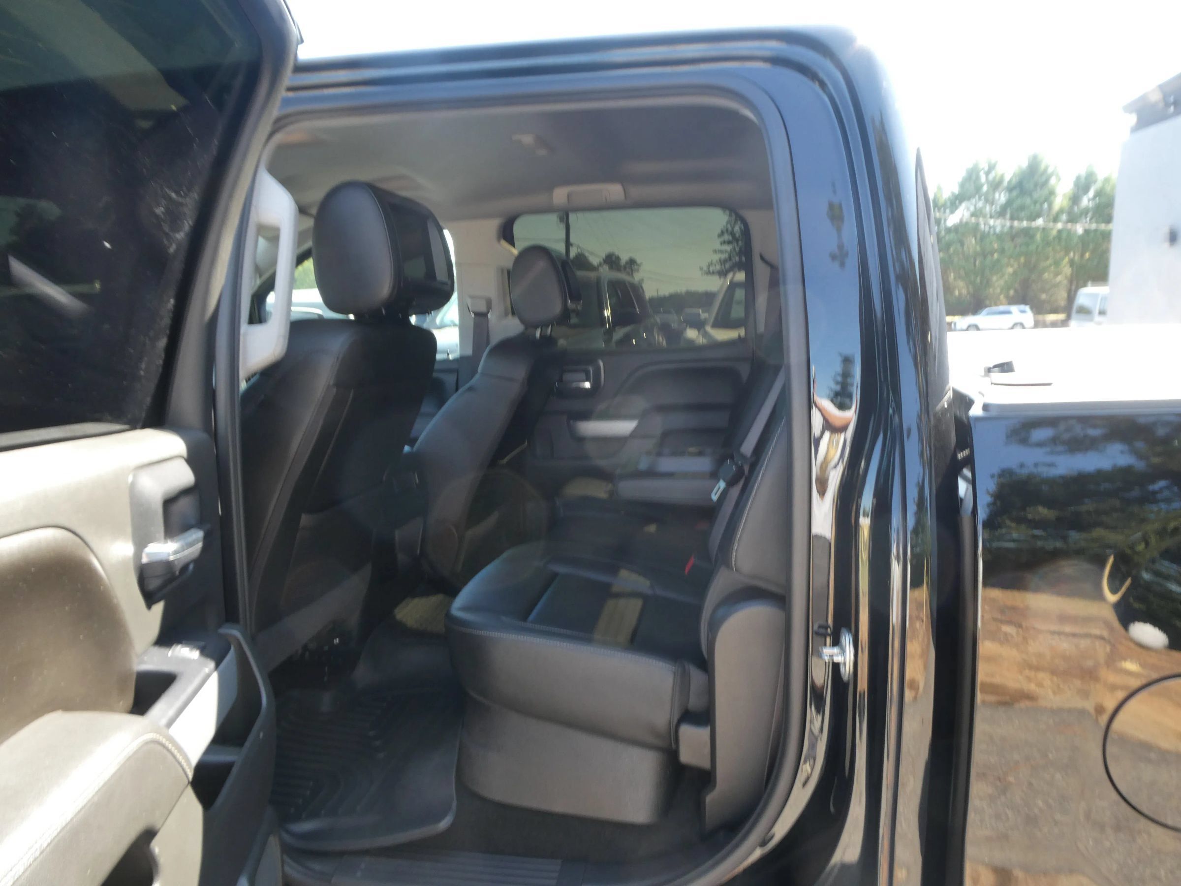 Used 2016 Chevrolet Silverado 1500 LTZ Z71 w/ LTZ Plus Package AWD/4WD image 30