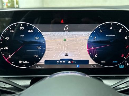 Used 2025 Mercedes-Benz GLC 300 4MATIC image 40