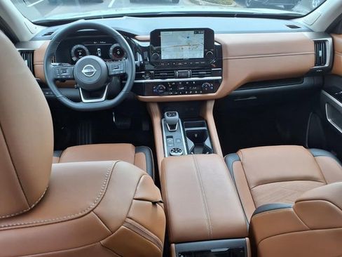 Used 2025 Nissan Pathfinder Platinum w/ Cargo Package image 15