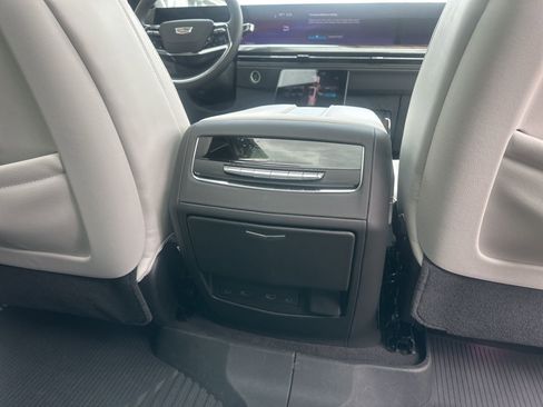 Used 2026 Cadillac Escalade Platinum Sport w/ LPO, ONYX Package AWD/4WD image 41