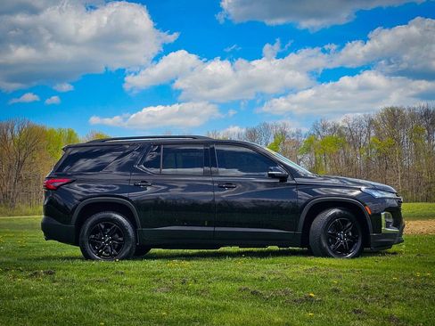 Used 2022 Chevrolet Traverse LT w/ Midnight/Sport Edition AWD/4WD image 2