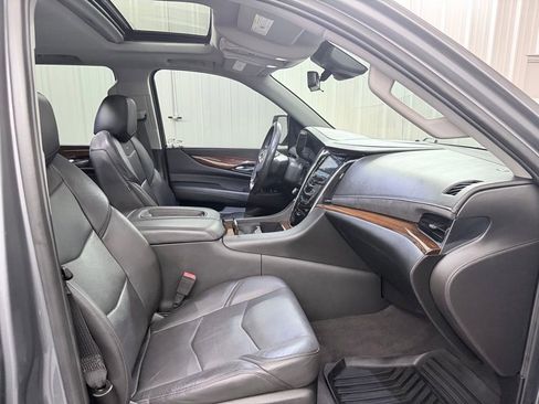 Used 2020 Cadillac Escalade Luxury w/ LPO, Radiant Package AWD/4WD image 41