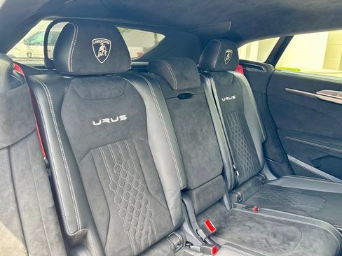 Used 2024 Lamborghini Urus Performante AWD/4WD image 29