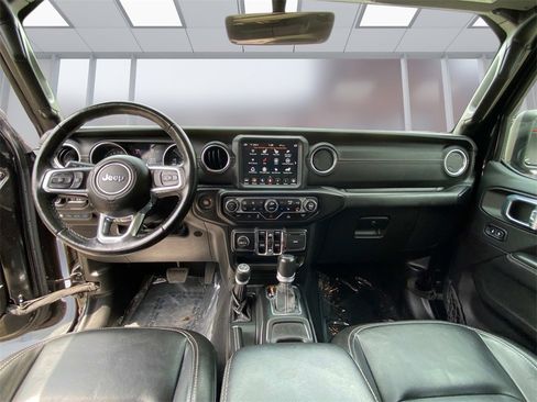 Used 2022 Jeep Wrangler Unlimited Sahara w/ Cold Weather Group image 17