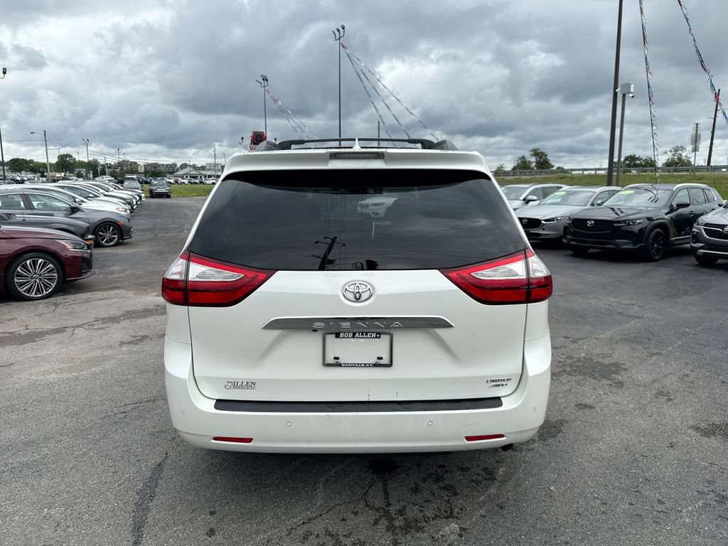 Used 2018 Toyota Sienna Limited Premium w/ Carpet Mat Package AWD/4WD image 11