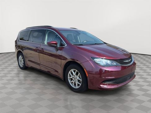 Used 2021 Chrysler Voyager Lxi FWD image 4