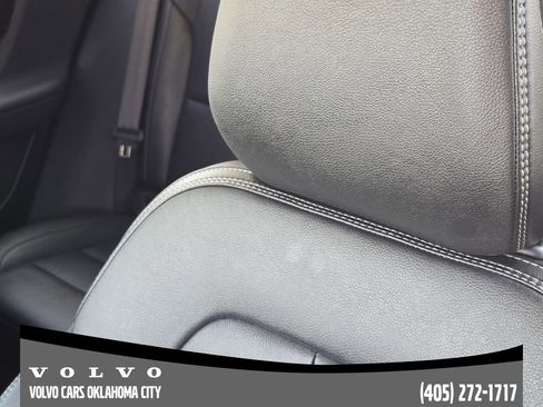 Certified 2025 Volvo XC40 B5 Core image 14