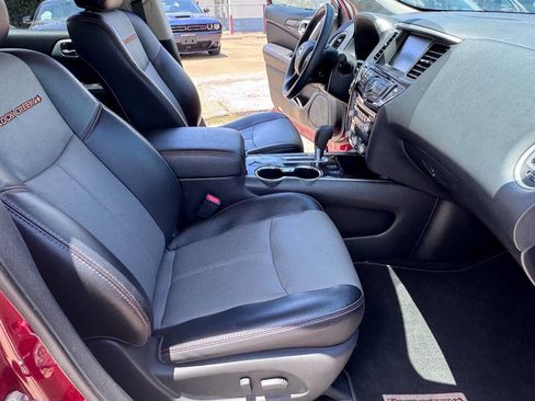 Used 2020 Nissan Pathfinder SL FWD image 23