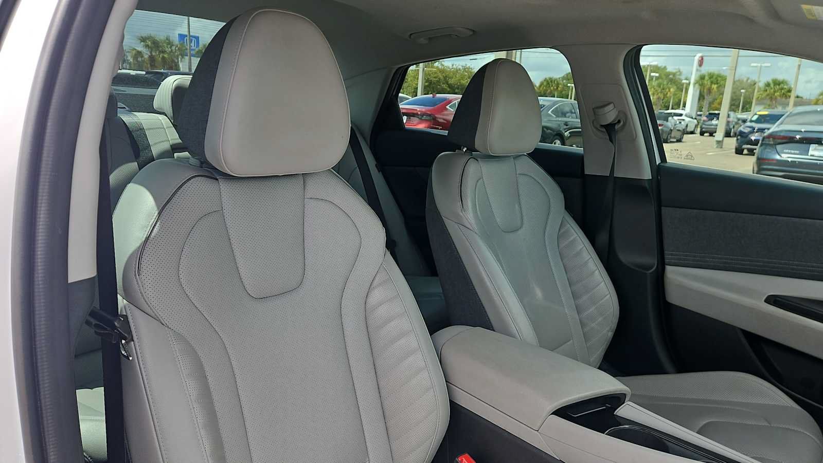 Used 2024 Hyundai Elantra Limited FWD image 26