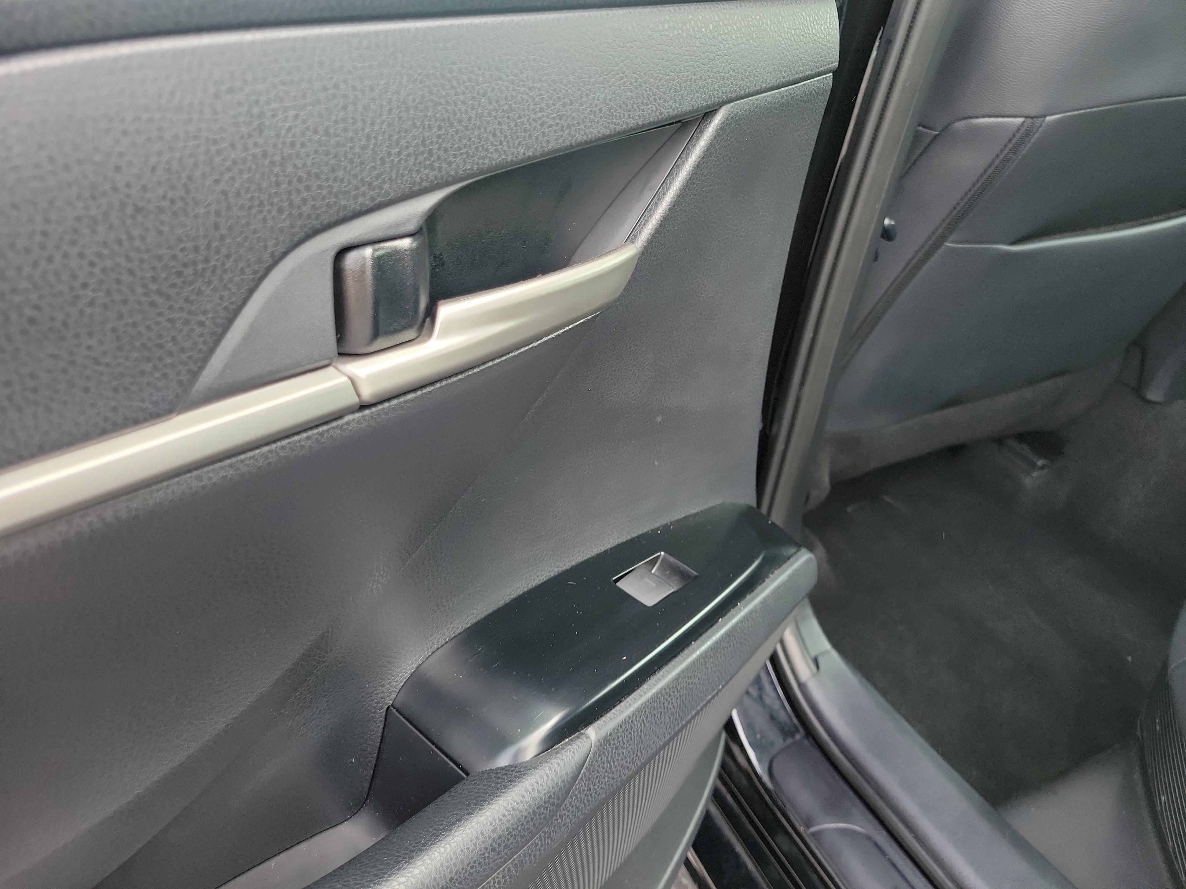 Used 2025 Toyota Camry SE FWD image 13