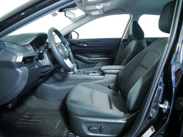 Used 2025 Nissan Altima 2.5 SV FWD image 19