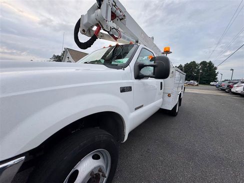 Used 2004 Ford F550 4x4 Regular Cab Super Duty image 9