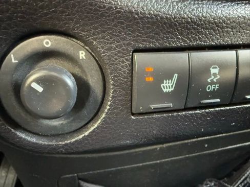 Used 2017 Jeep Wrangler Unlimited Sahara image 27