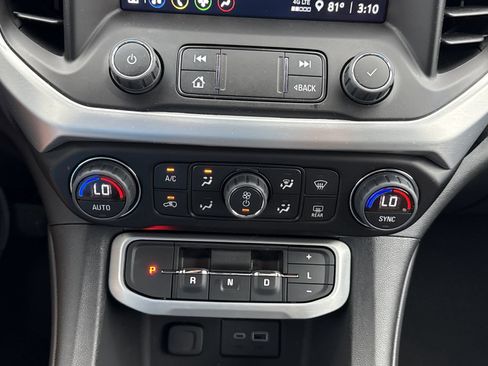 Used 2023 GMC Acadia SLE w/ Driver Convenience Package FWD image 26
