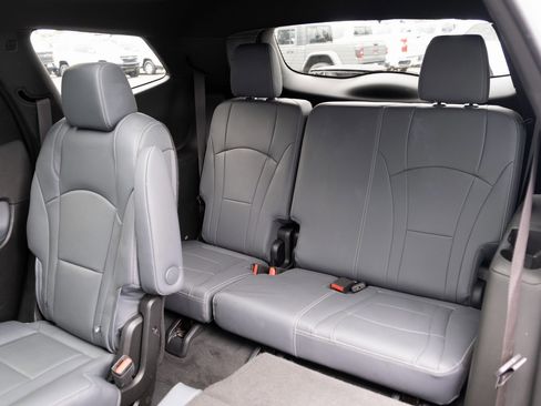 Used 2023 Buick Enclave Premium image 19