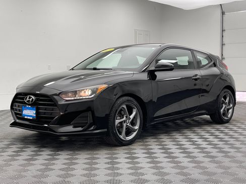 Used 2019 Hyundai Veloster 2.0 FWD image 2