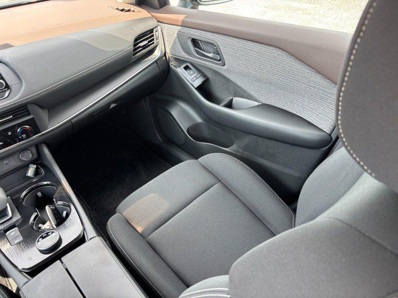Used 2023 Nissan Rogue S AWD/4WD image 16