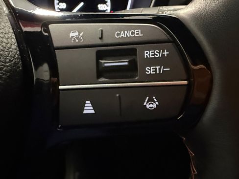 Used 2025 Honda Pilot Sport image 33